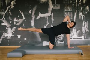 Pilates MAT: Side Kick Kneeling